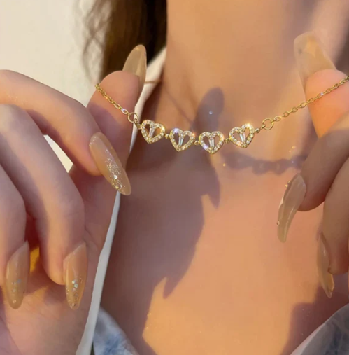 Collar Cuádruple Mágico: Trébol de la Suerte con Corazones