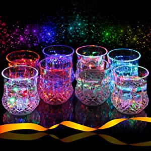 Vasos que se encienden al contacto del agua